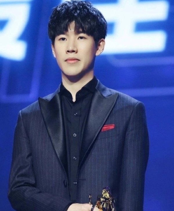 一位老牌游 一位老牌游